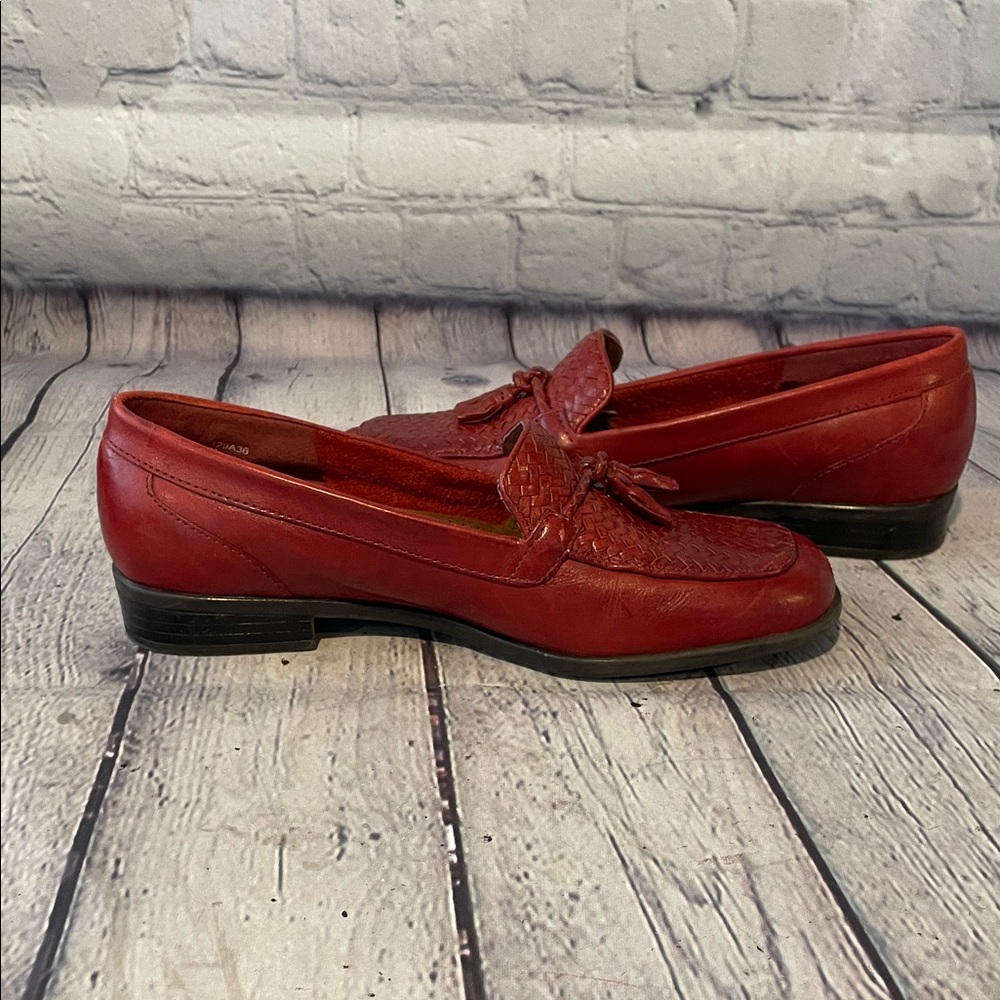 Naturalizer Red Leather Tassel Loafers size 6.5 - Picture 3 of 9